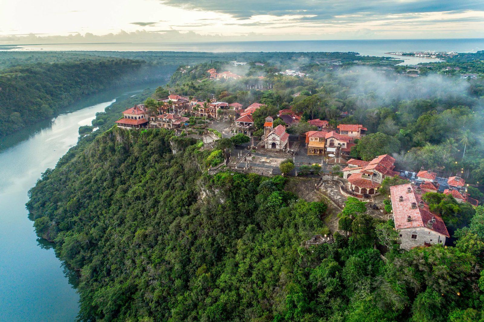 Altos de Chavón, Casa de Campo