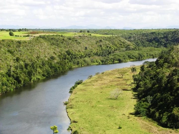The Chavón River valley